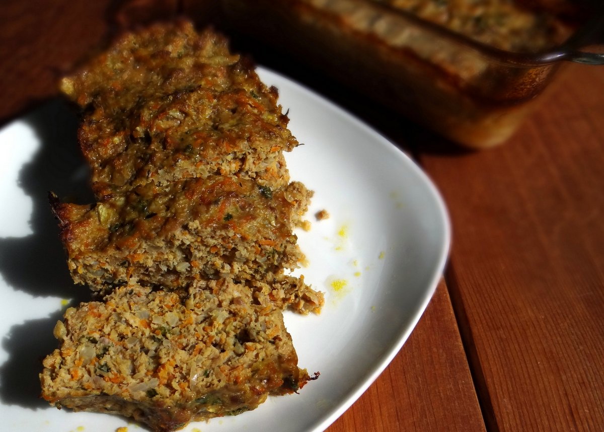 sliced meatloaf on a serving plate